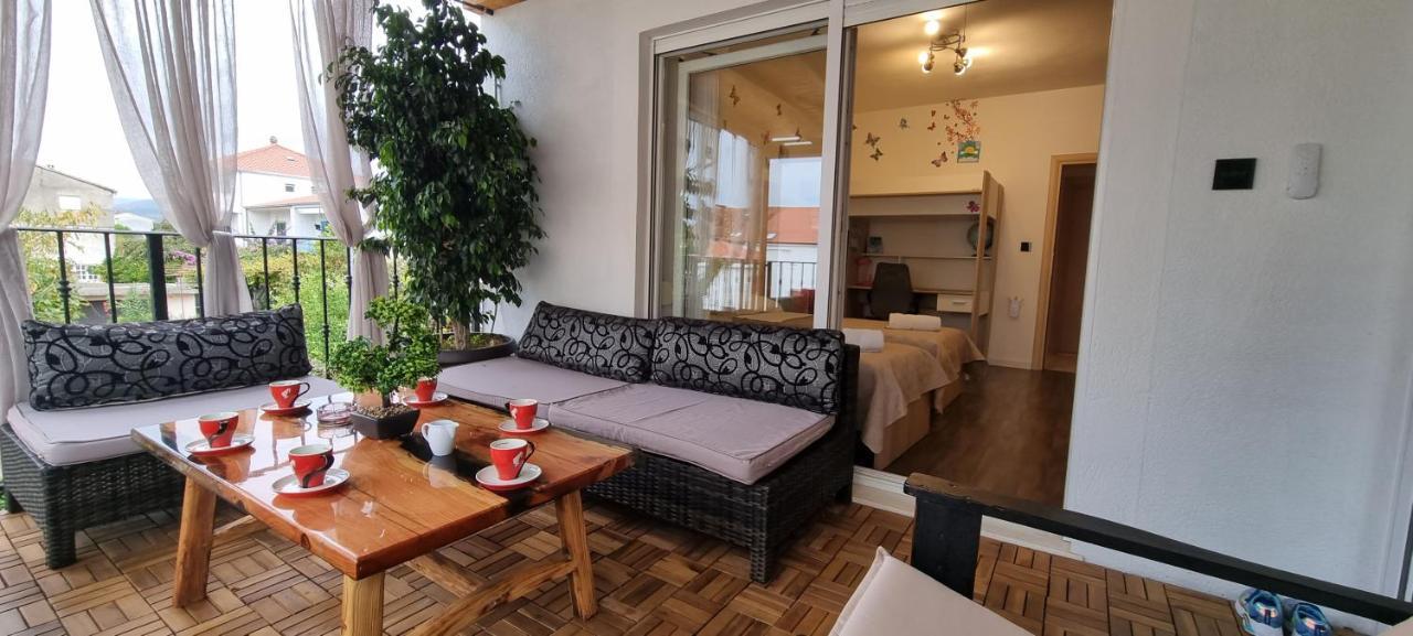 Luxurious Three Bedrooms Apartment With Two Terraces Kaštela Exteriör bild